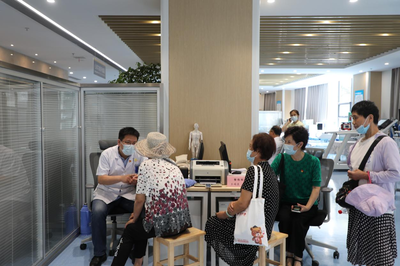 省二院中醫(yī)專家走進南苑街道 義診惠民暖人心